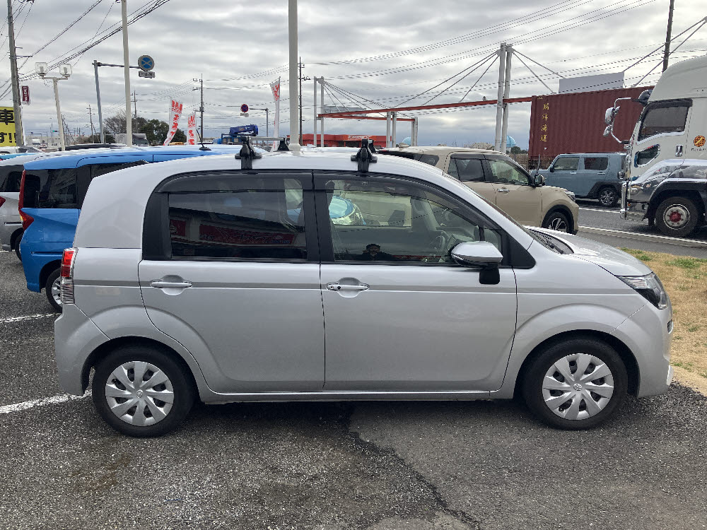 トヨタ　スペイド　F3枚目