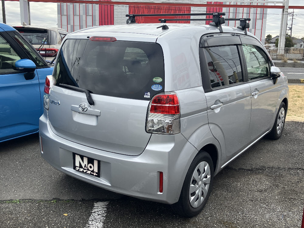 トヨタ　スペイド　F4枚目