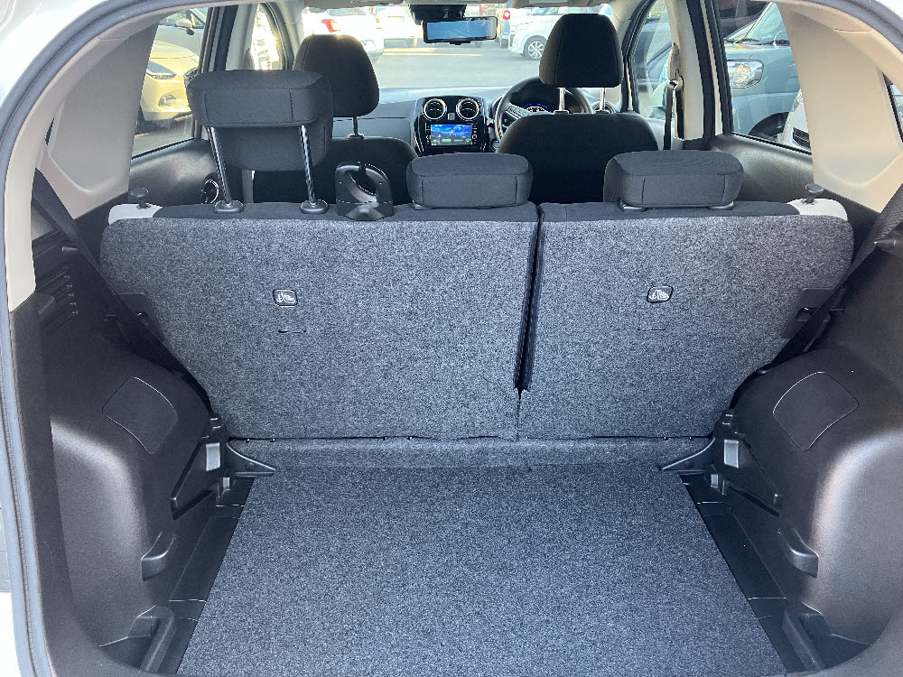 ニッサン ノート e-POWER X9枚目
