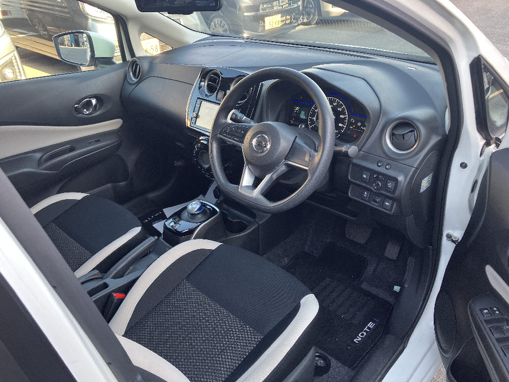 ニッサン ノート e-POWER X13枚目