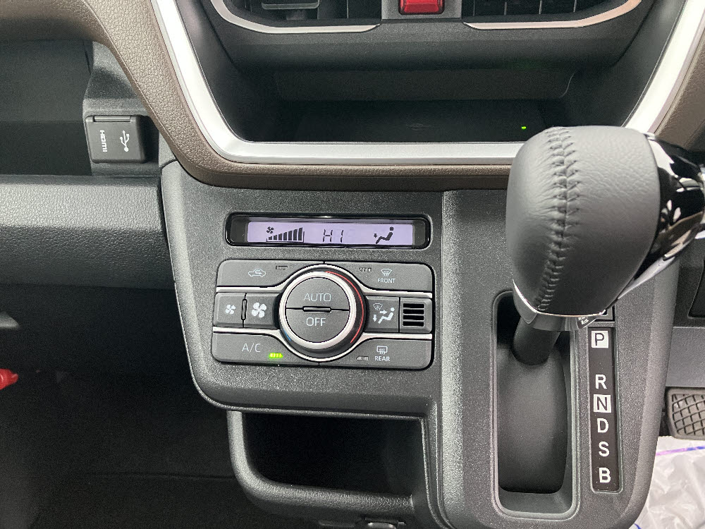 ダイハツ　ムーヴ　RS 純正9インチDA16枚目