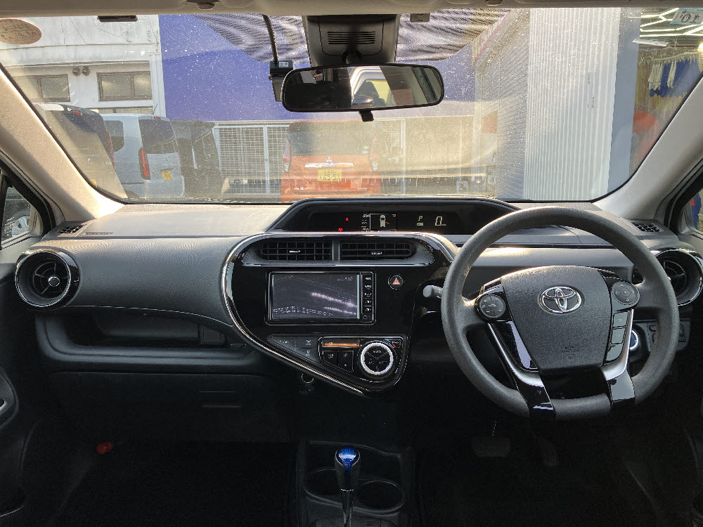 トヨタ　アクア　S 純正7インチナビ11枚目