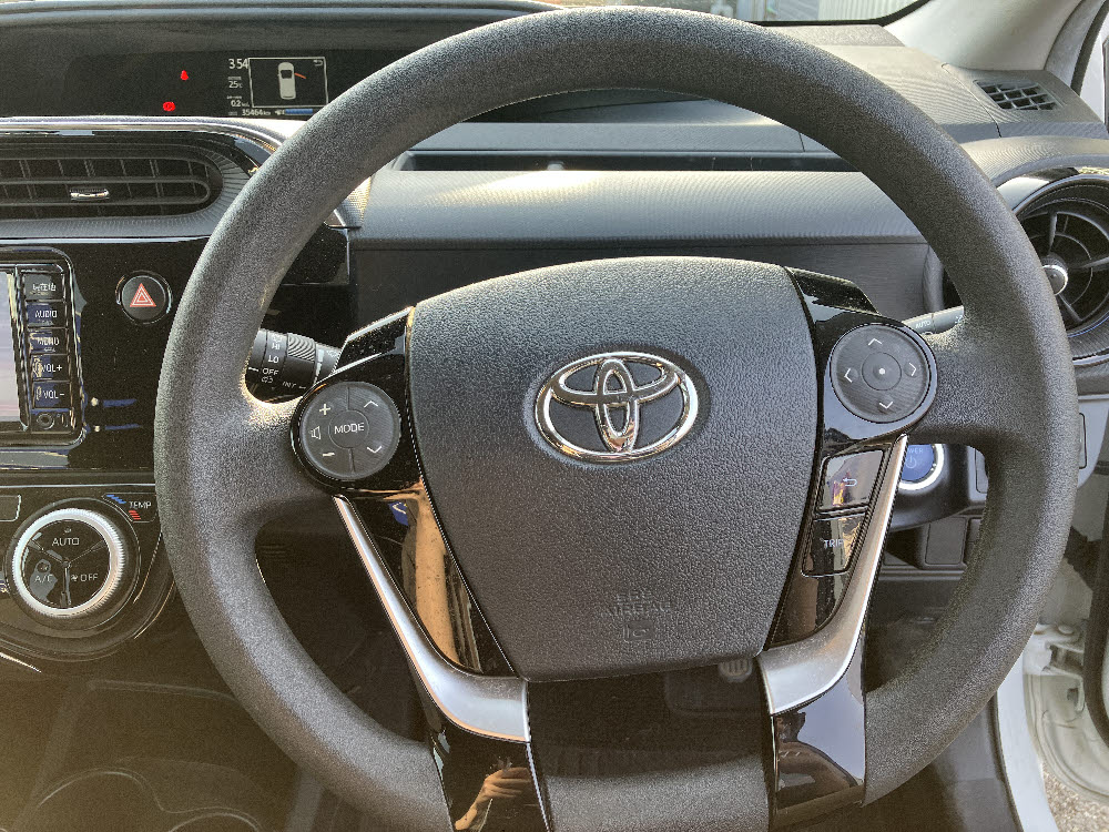 トヨタ　アクア　S 純正7インチナビ14枚目