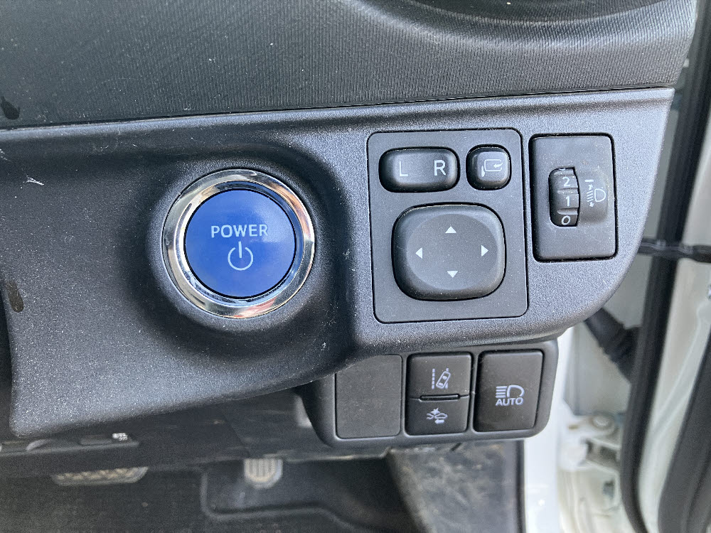 トヨタ　アクア　S 純正7インチナビ15枚目