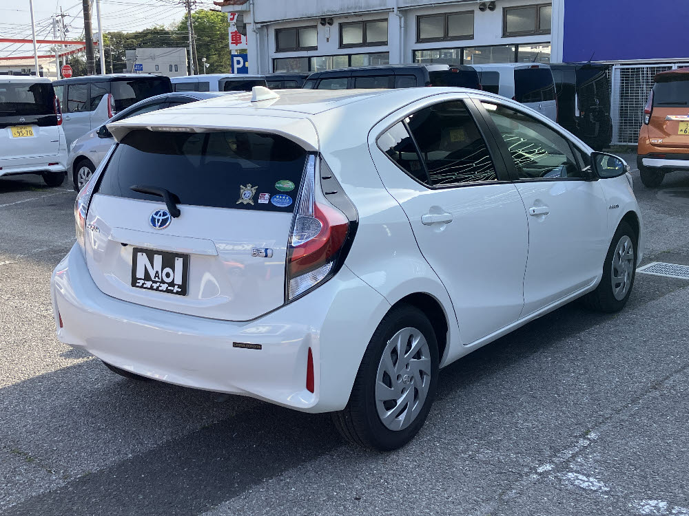 トヨタ　アクア　S 純正7インチナビ4枚目