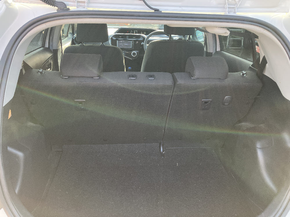 トヨタ　アクア　S 純正7インチナビ8枚目