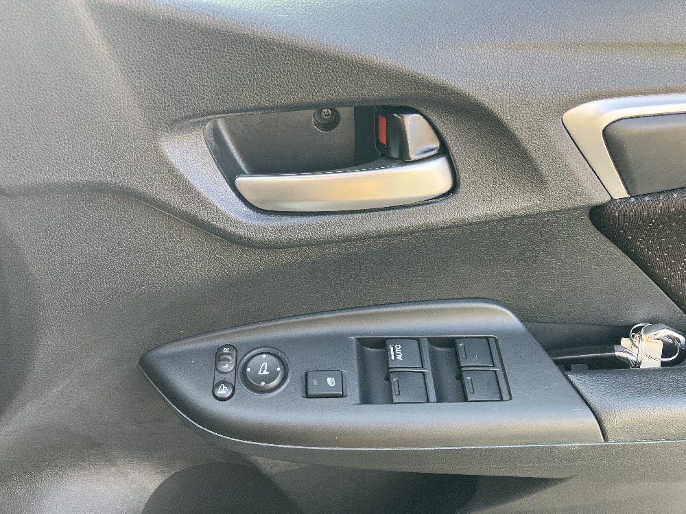 ホンダ　フィットハイブリット　F PKG 7インチナビ14枚目