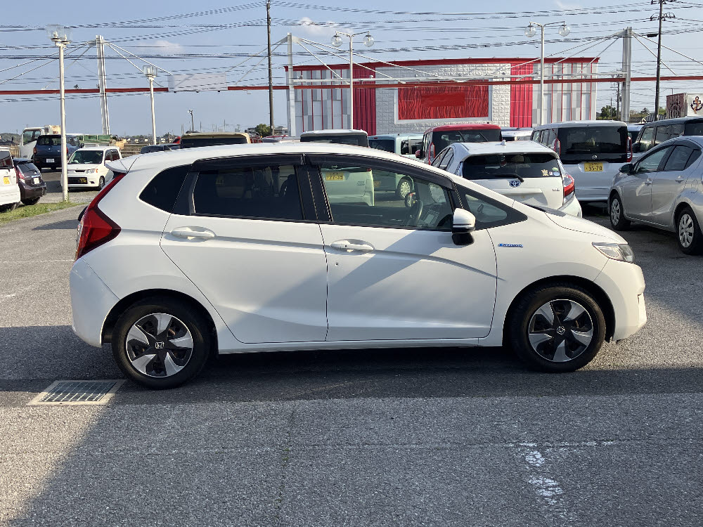 ホンダ　フィットハイブリット　F PKG 7インチナビ3枚目