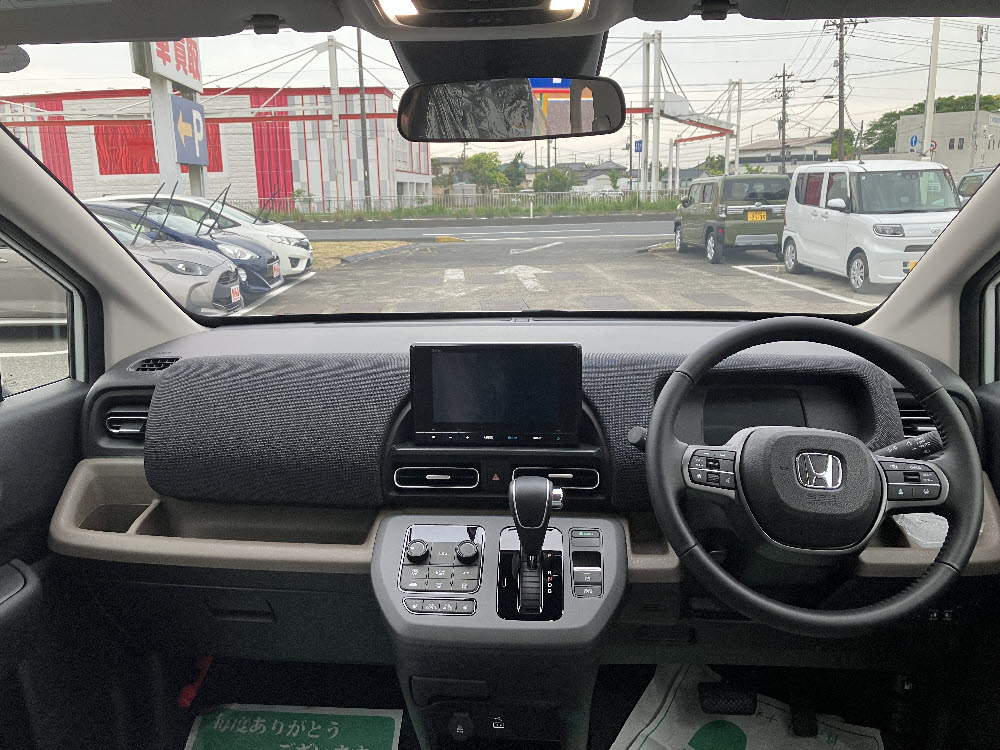 ホンダ　フリード　e:HEV AIR EX 純正8インチナビ 11枚目