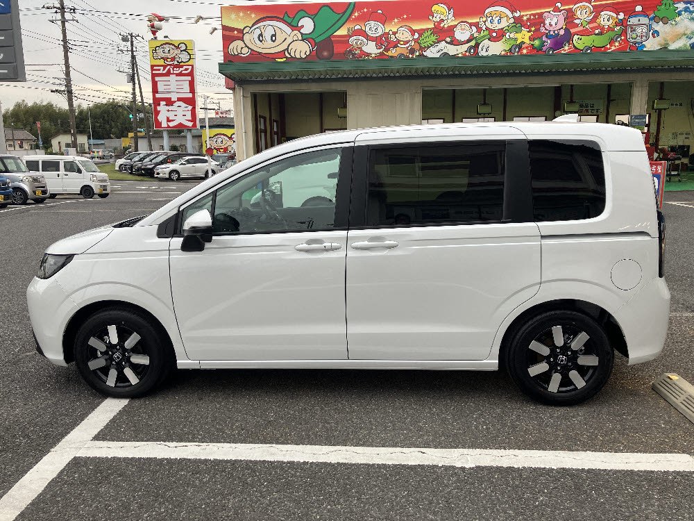 ホンダ　フリード　e:HEV AIR EX 純正8インチナビ 7枚目
