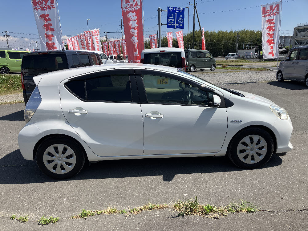 トヨタ アクア G 純正7インチナビ3枚目