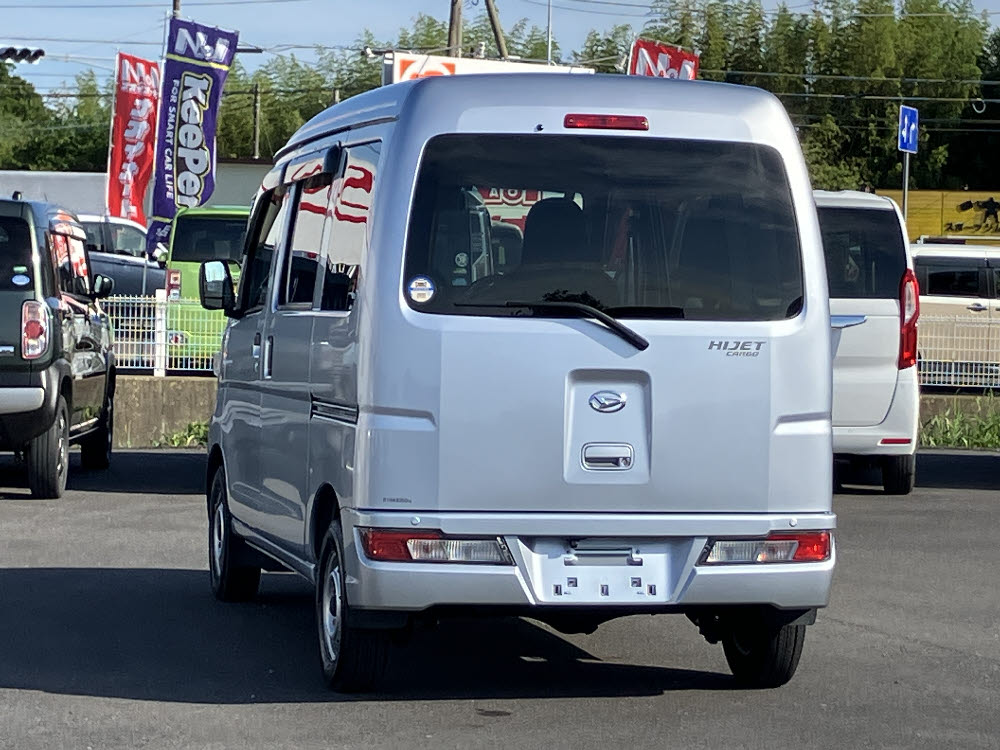 ダイハツ　ハイゼットカーゴ　デラックス SAⅢ3枚目