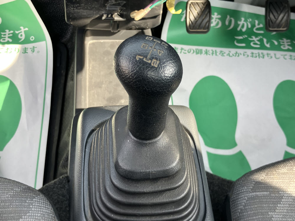 スズキ　キャリートラック　KC パワステ 4WD MT18枚目