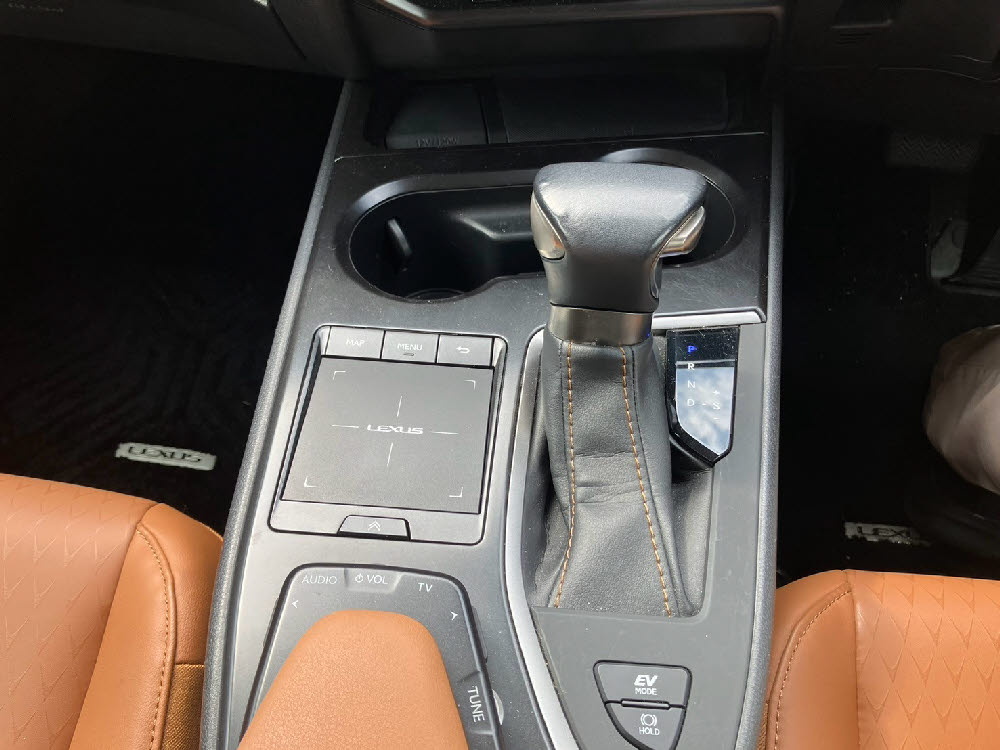 トヨタ レクサス UX250h バージョンC16枚目