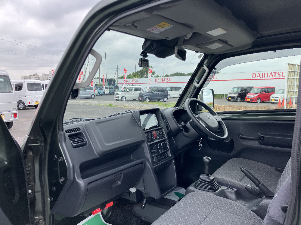スズキ　キャリートラック　4WD X MT3枚目