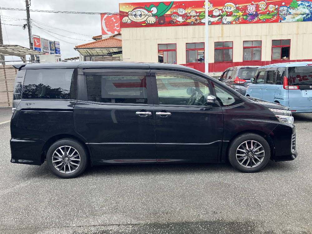 トヨタ　ヴォクシー　ZS 煌3枚目