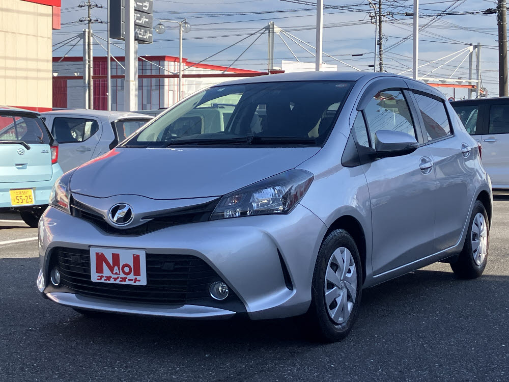 トヨタ ヴィッツ F 純正7インチナビ1枚目