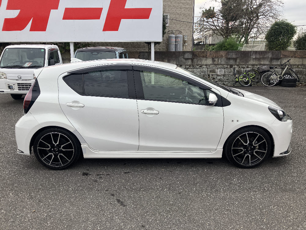 トヨタ アクア G G’s 純正7インチナビ3枚目