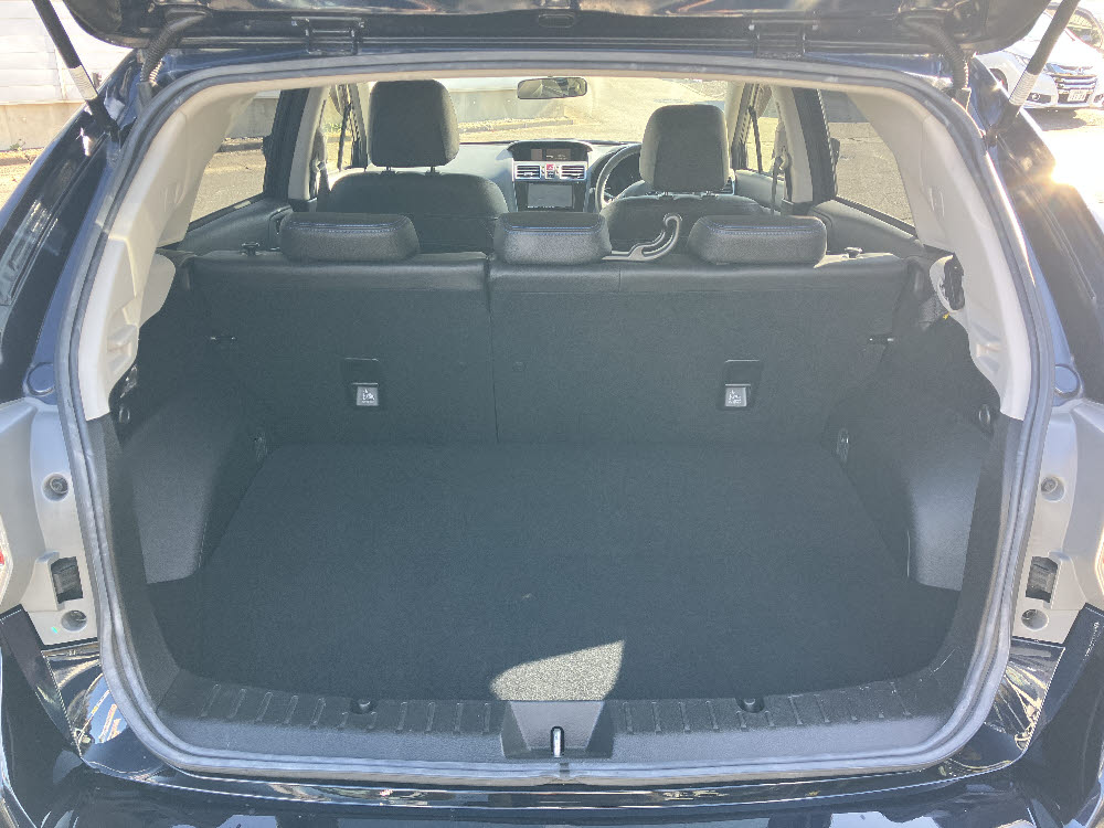 スバル　インプレッサスポーツHV2.0i-Sアイサイト10枚目