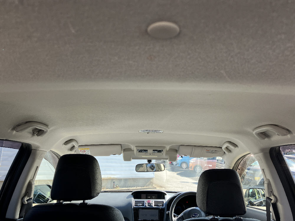 スバル　インプレッサスポーツHV2.0i-Sアイサイト11枚目