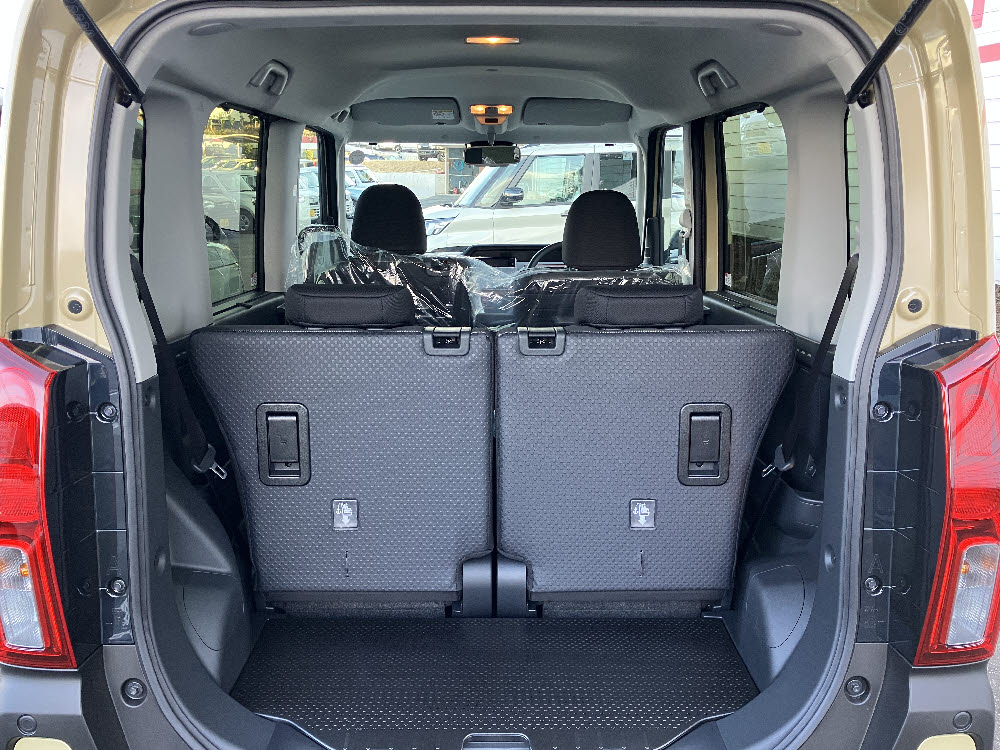 ダイハツ　タントファンクロス　9インチDO付9枚目