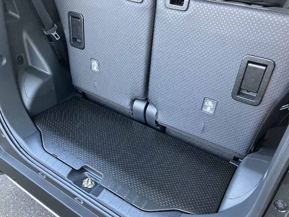 ダイハツ　タントファンクロス　9インチDO付11枚目