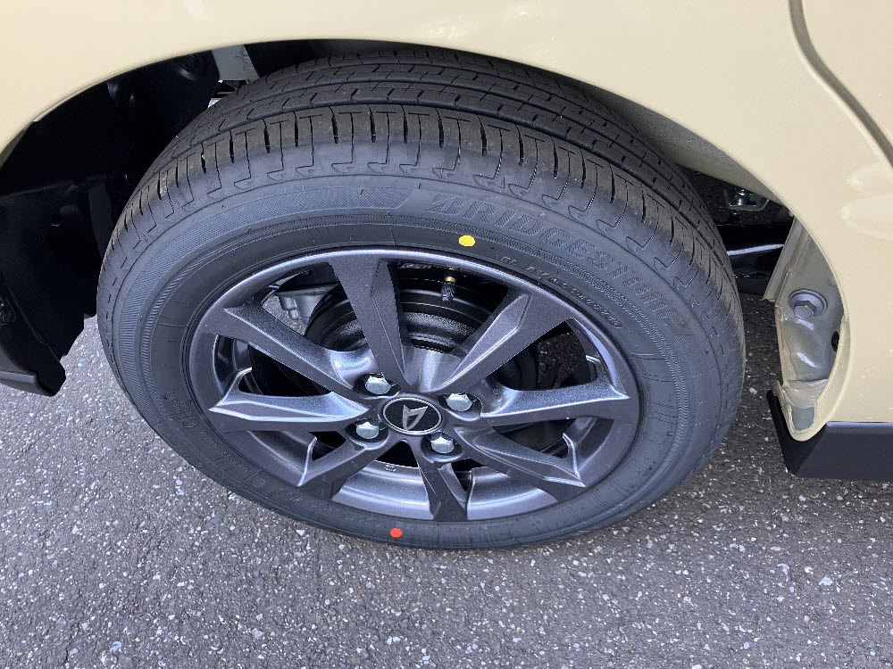 ダイハツ　タントファンクロス　9インチDO付13枚目