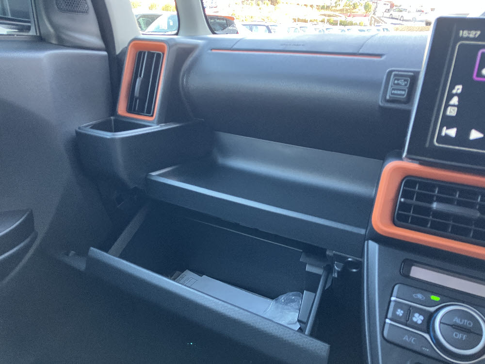 ダイハツ　タントファンクロス　9インチDO付19枚目