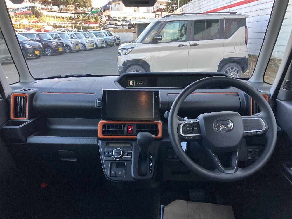 ダイハツ　タントファンクロス　9インチDO付7枚目