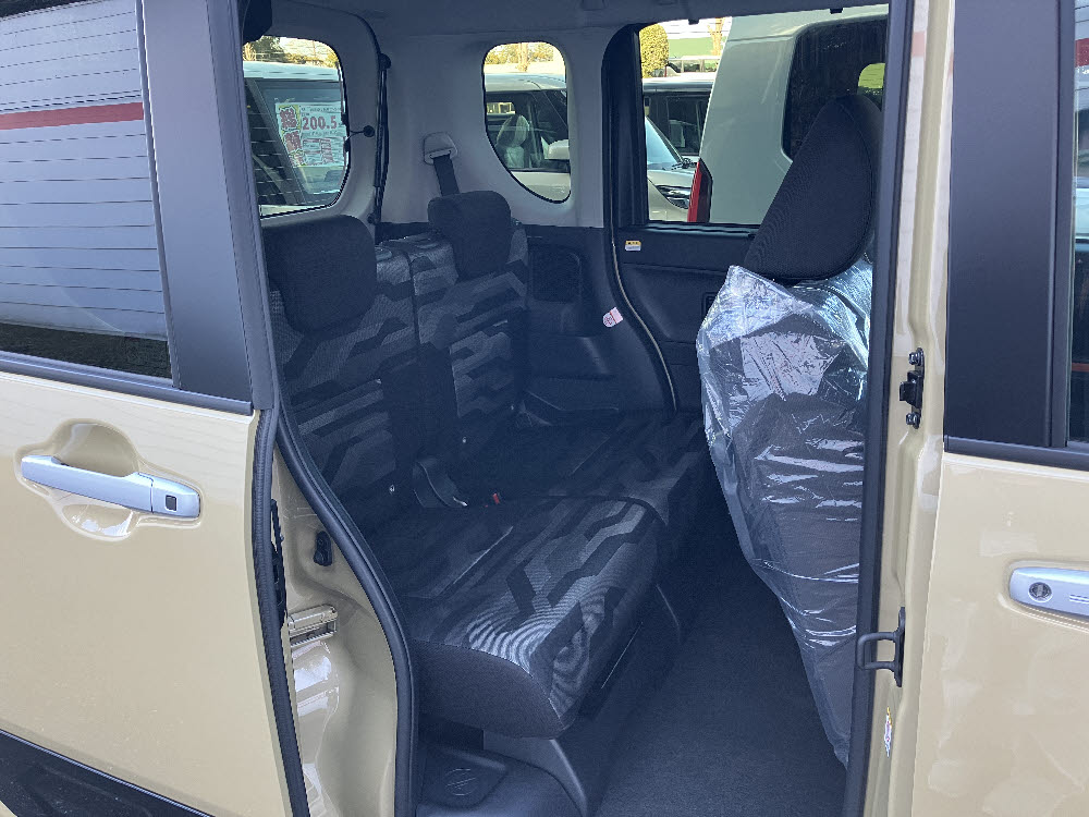 ダイハツ　タントファンクロス　9インチDO付8枚目