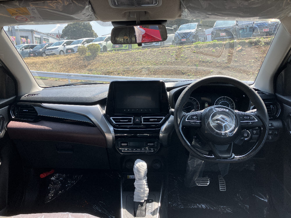 スズキ　フロンクス　9インチナビ付7枚目