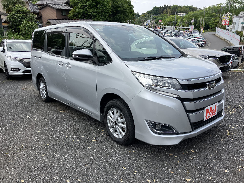 トヨタ　ノア　G2枚目