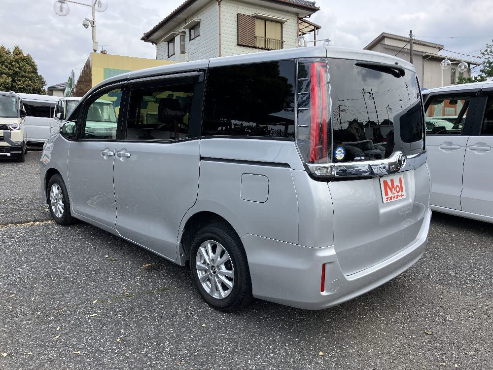 トヨタ　ノア　G4枚目