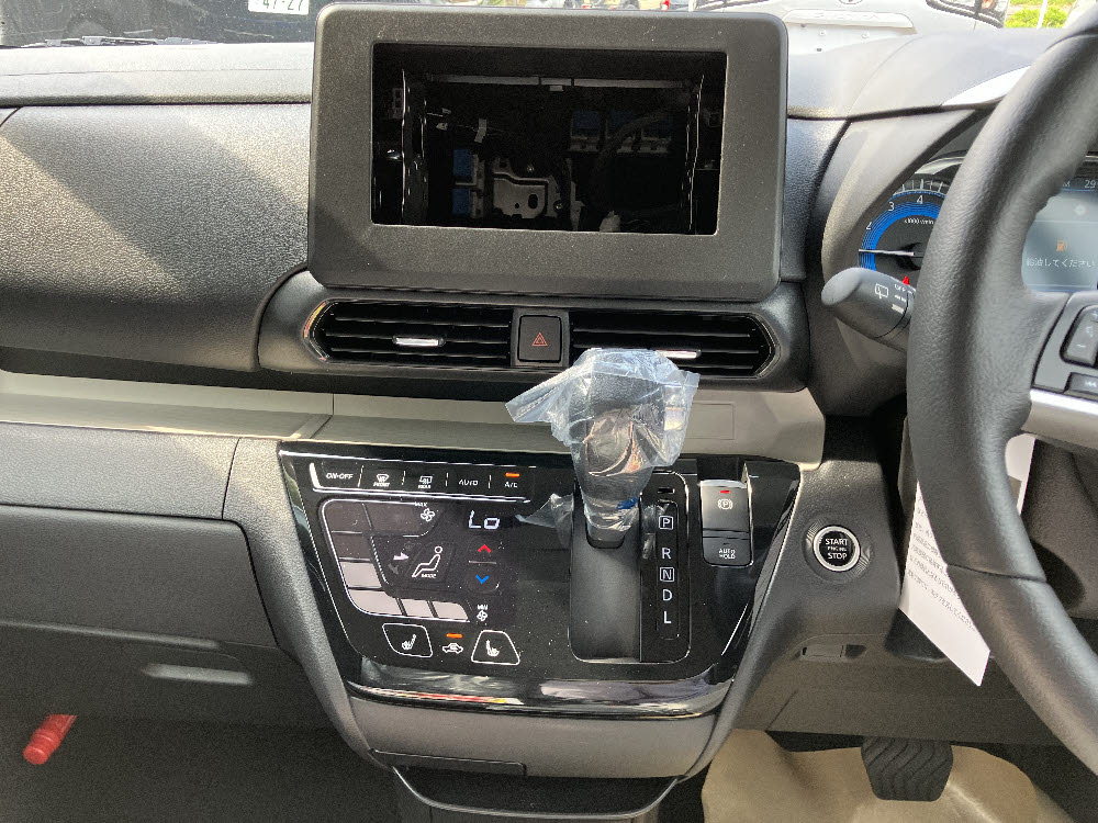 ミツビシ　デリカミニ　G　Premium 2WD16枚目