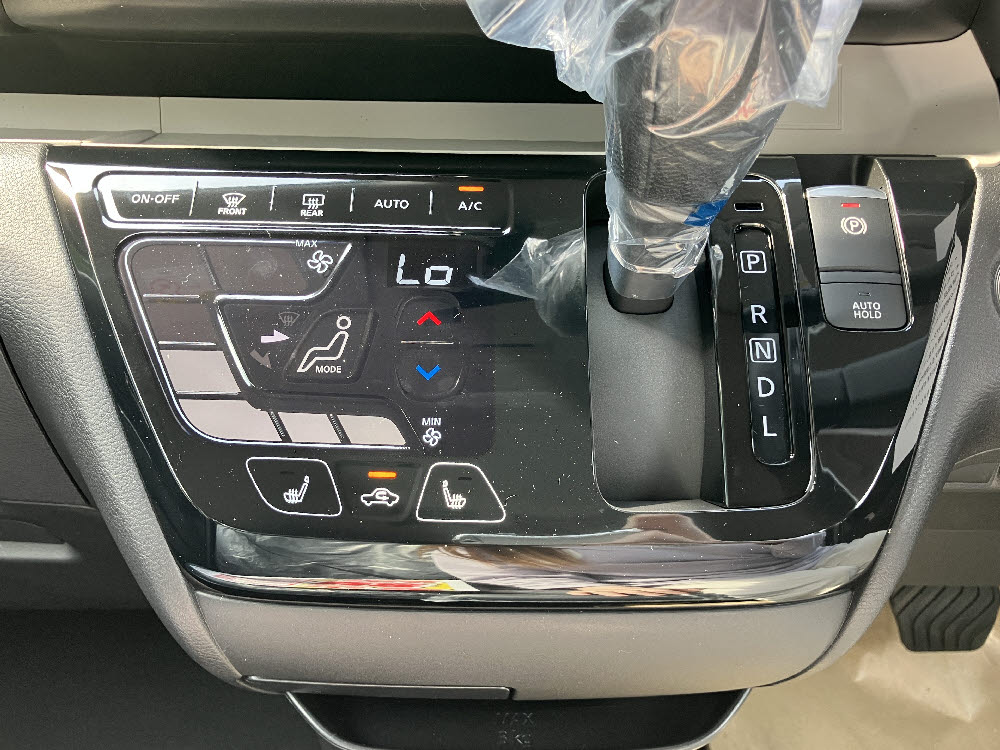 ミツビシ　デリカミニ　G　Premium 2WD18枚目