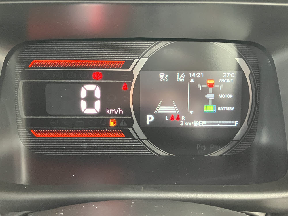 スズキ　スペーシアギア　XZ　2WD　9インチ全方位ナビ付14枚目