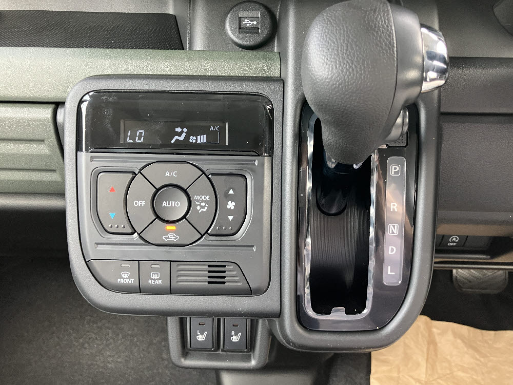 スズキ　スペーシアギア　XZ　2WD　9インチ全方位ナビ付17枚目