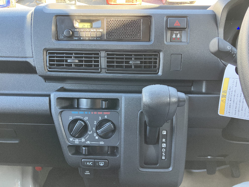 ダイハツ　ハイゼットカーゴ　デラックス ラジオ付11枚目