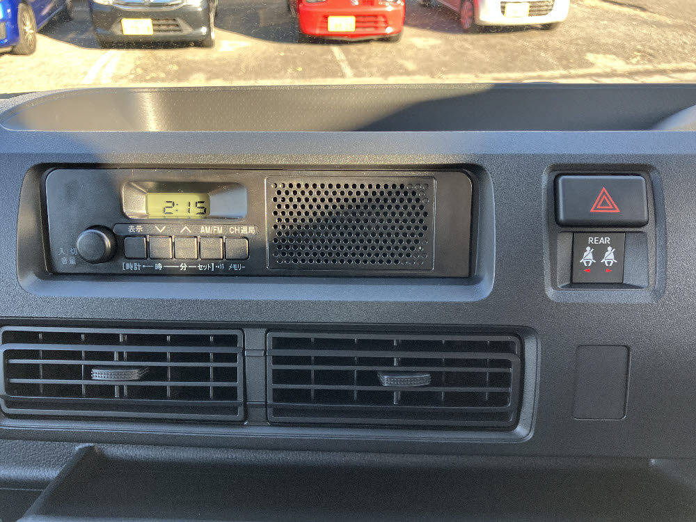 ダイハツ　ハイゼットカーゴ　デラックス ラジオ付12枚目