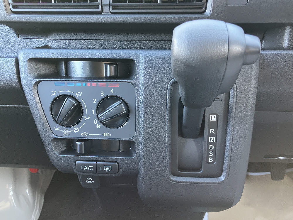 ダイハツ　ハイゼットカーゴ　デラックス ラジオ付13枚目