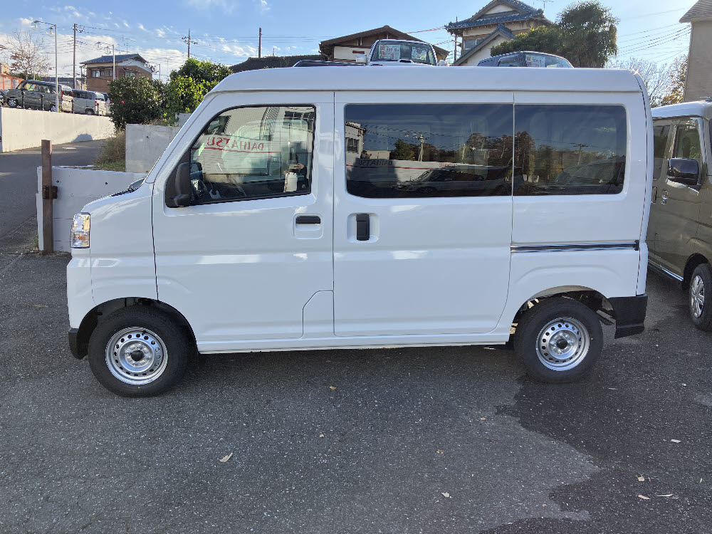 ダイハツ　ハイゼットカーゴ　デラックス ラジオ付3枚目