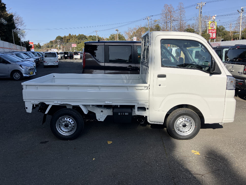 ダイハツ　ハイゼット トラック　スタンダード5MT4WDODレス3枚目