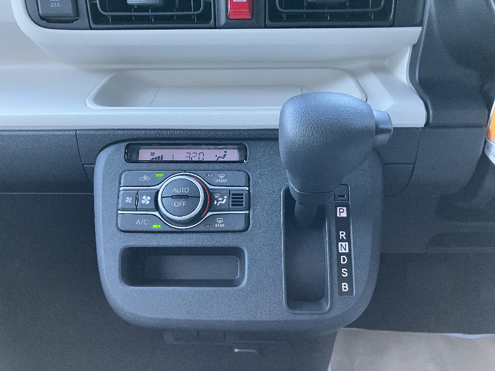 ダイハツ　ムーヴキャンバス　ストライプスX UGP ODレス18枚目