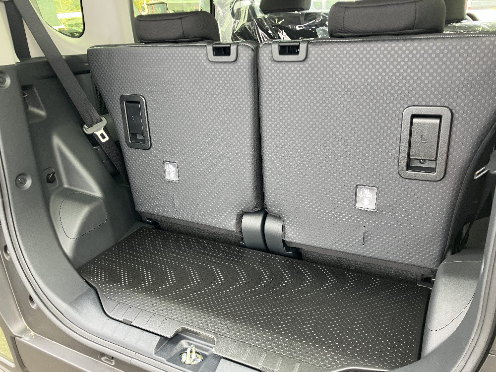 ダイハツ　タントファンクロス 9インチDO付11枚目