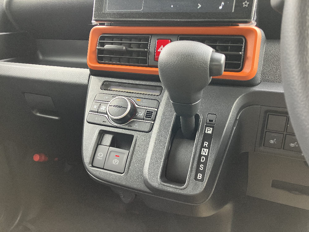 ダイハツ　タントファンクロス 9インチDO付19枚目