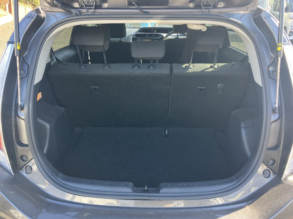 トヨタ　アクア　S　LEDヘッドランプPKG9枚目