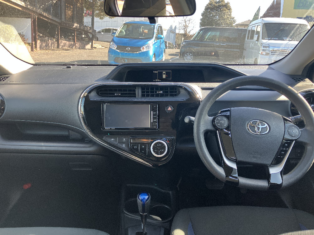 トヨタ　アクア　S　LEDヘッドランプPKG8枚目