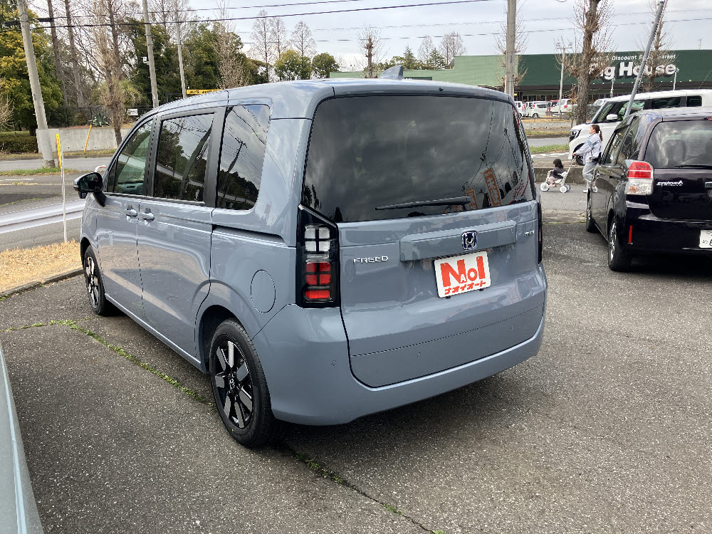 ホンダ　フリードe:HEV AIR EX 8インチナビ3枚目