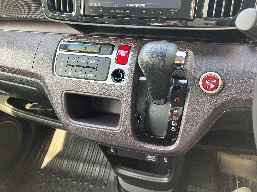 ホンダ　Ｎ ＯＮＥ　プレミアムツアラー SSパッケージ19枚目