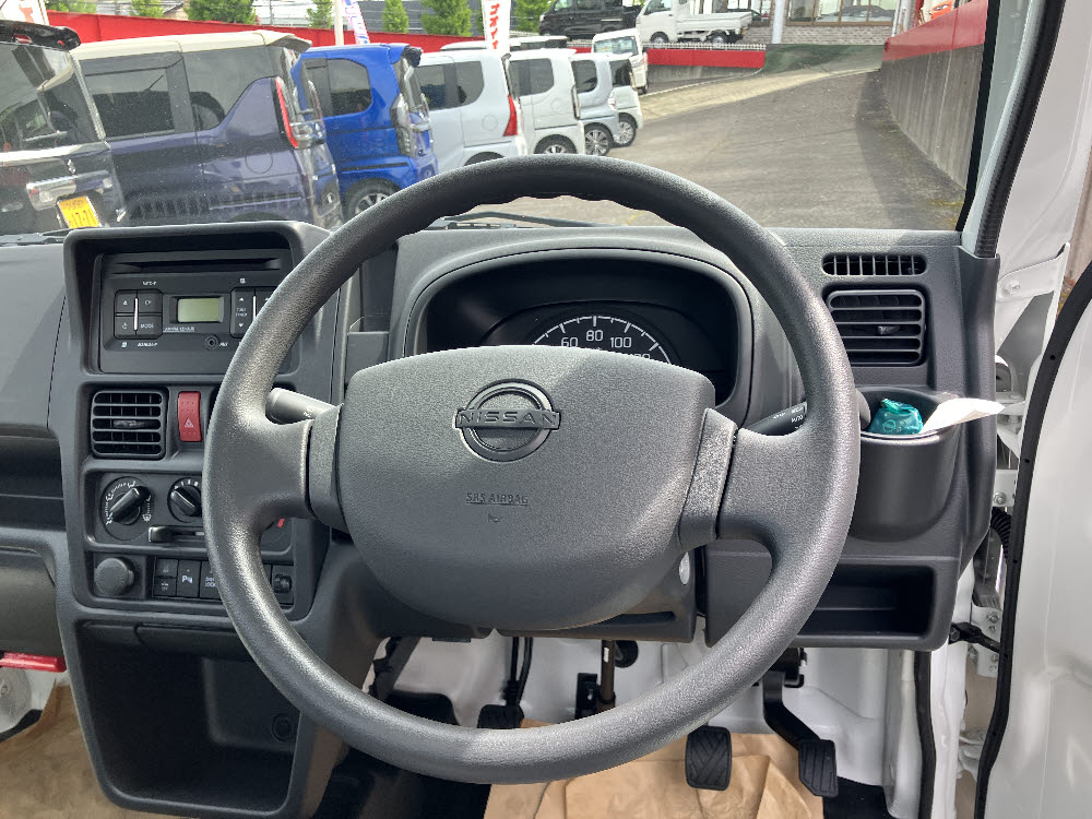 ニッサン　ＮＴ１００クリッパー　GX MT 4WD5枚目